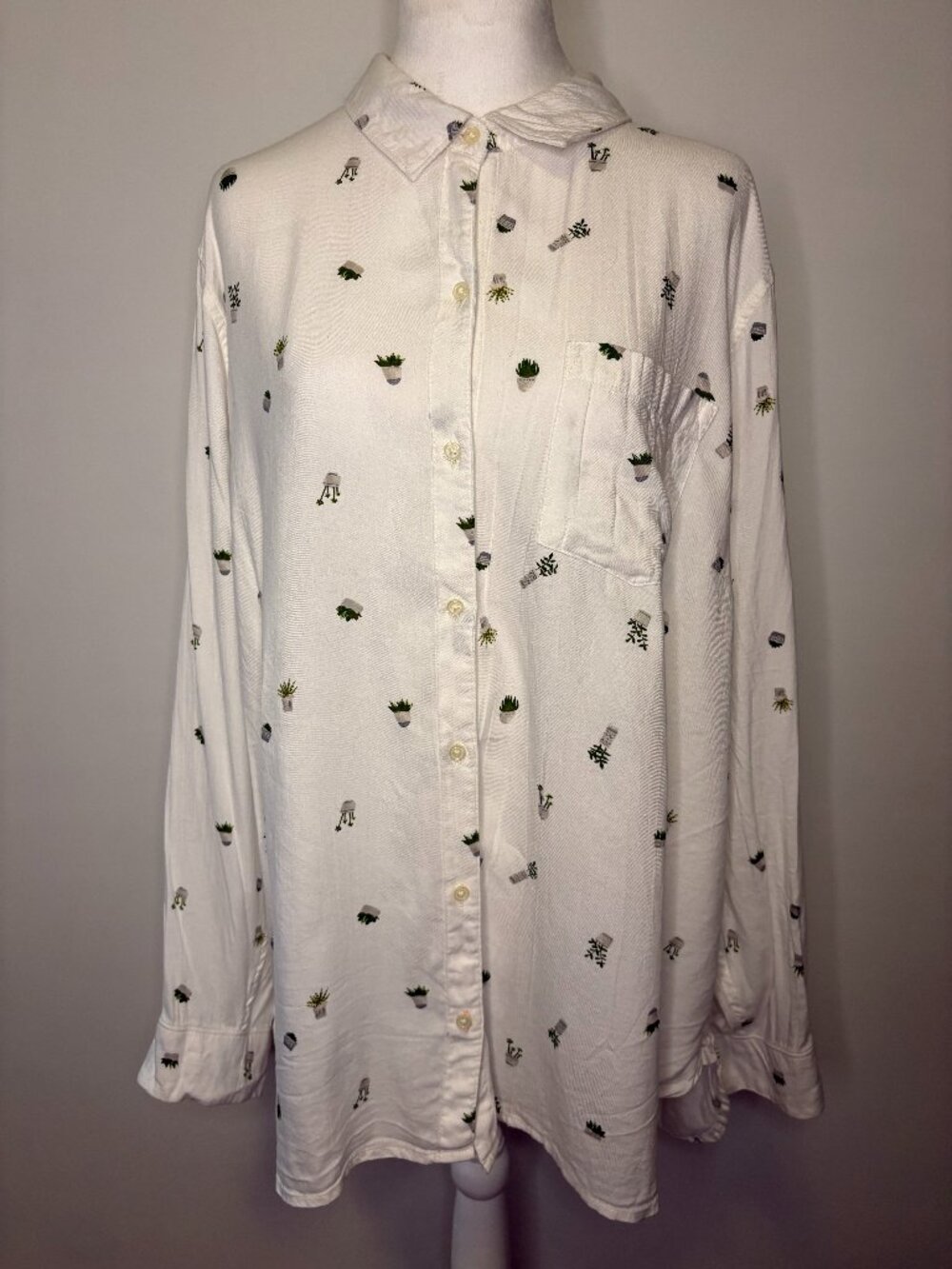 Women's Old Navy Succulent Button Down Shirt